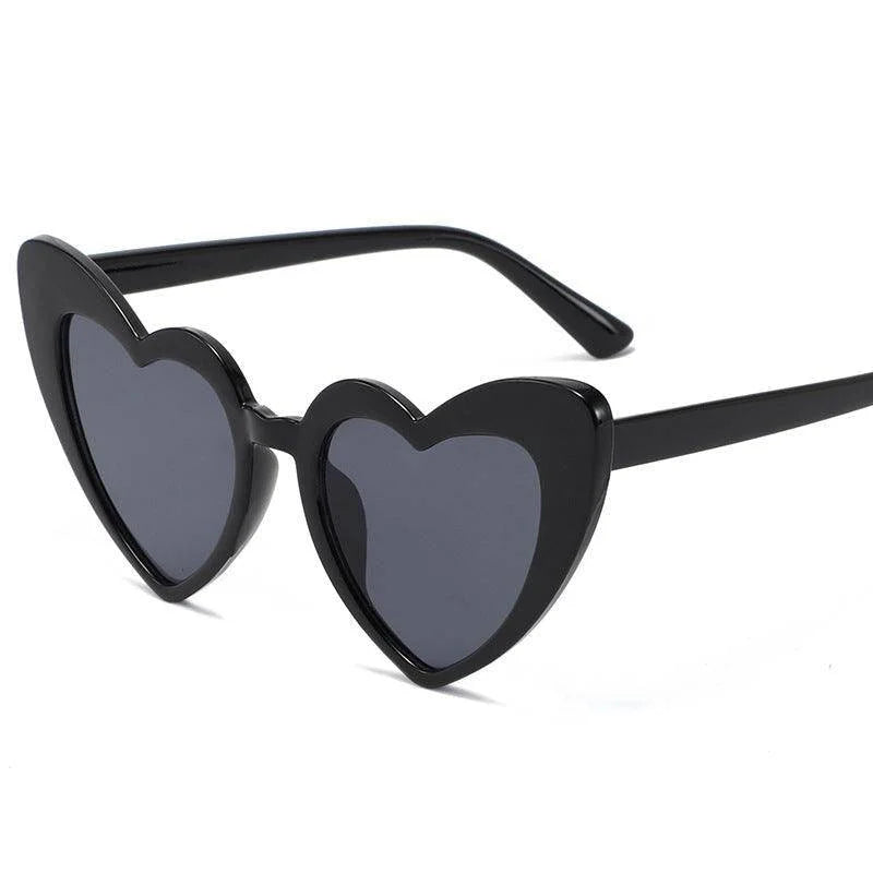 black sunglasses www.hotfashionista.com