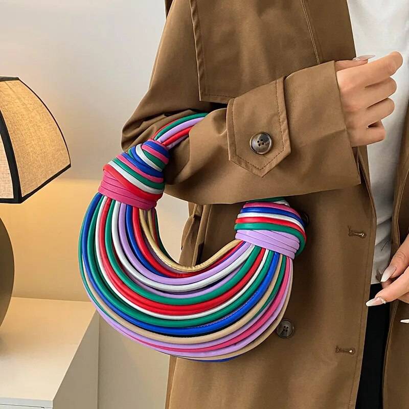 Bolsa para debajo del brazo con forma de fideos de arcoíris 