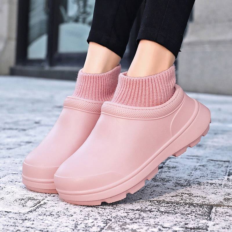 Rainshoes for women. Wearing waterproof and anti slip thick soled chef shoes for labor protection. Wholesale of autumn and winter plush men's shoes. Men's water shoes - Hot fashionista