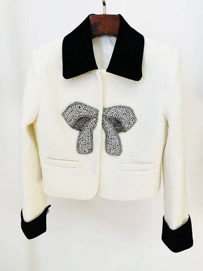 Manteau à revers en velours et manches longues avec nœud en diamant Carlita