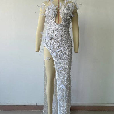 Robe longue fendue haute sans manches à paillettes et plumes en cristal et perles Brea