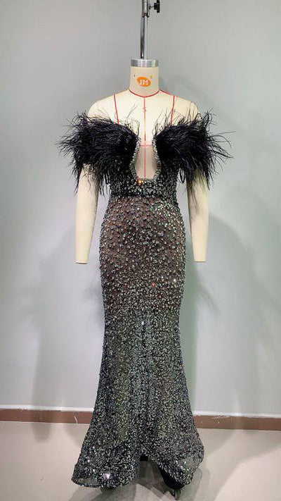 Robe longue à épaules dénudées et sequins en plumes Ellen