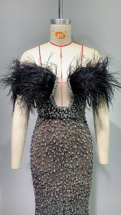 Robe longue à épaules dénudées et sequins en plumes Ellen