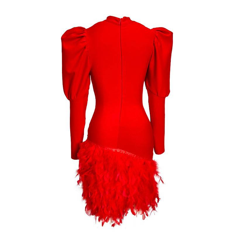 Robe courte asymétrique à manches bouffantes et ourlet en plumes Mary