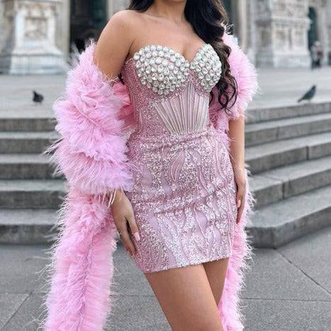 Robe mini bustier corset à paillettes en cristal Mercina avec châle en plumes