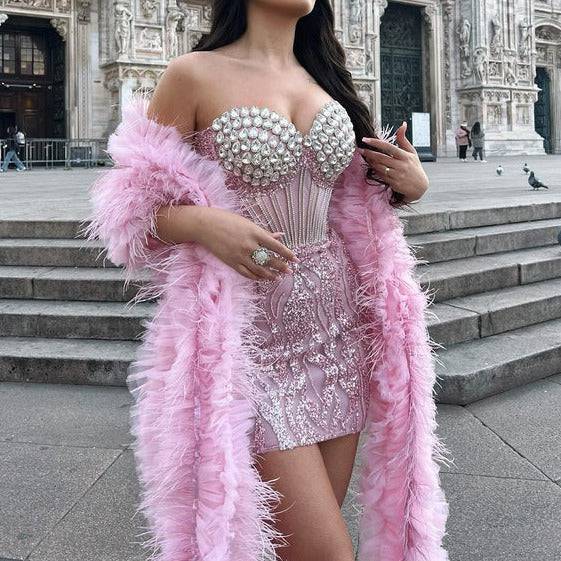 Robe mini bustier corset à paillettes en cristal Mercina avec châle en plumes