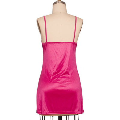 Vestido camisero corto de organza con hombros abullonados en rosa intenso de Meri