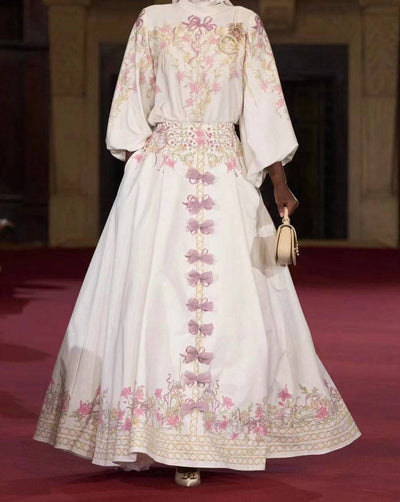 Robe longue Nancy à col montant et nœud papillon épissé à fleurs