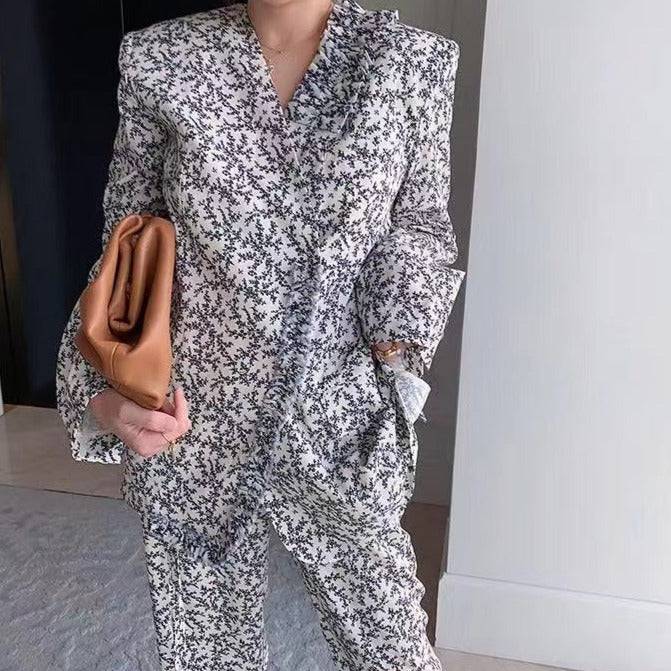 Conjunto de blazer y pantalón con estampado de mangas largas de Kristabelle