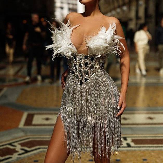 Robe courte sans manches à pompons et strass Gweneth Feather