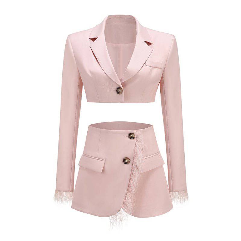 Conjunto de blazer de plumas y falda de plumas con mangas largas recortadas Lexi