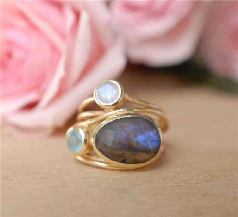 Bague en pierre de lune incrustée d'Ethelinda