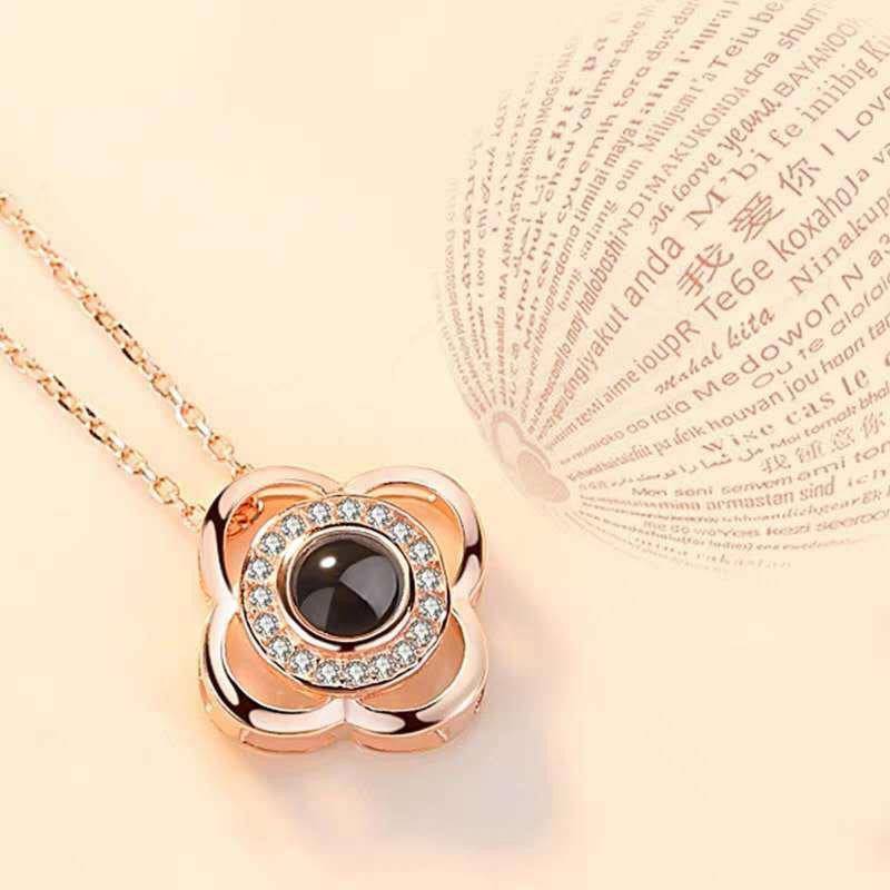 Collier pendentif projection Daphné